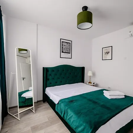 Happy Heart Hideaway *